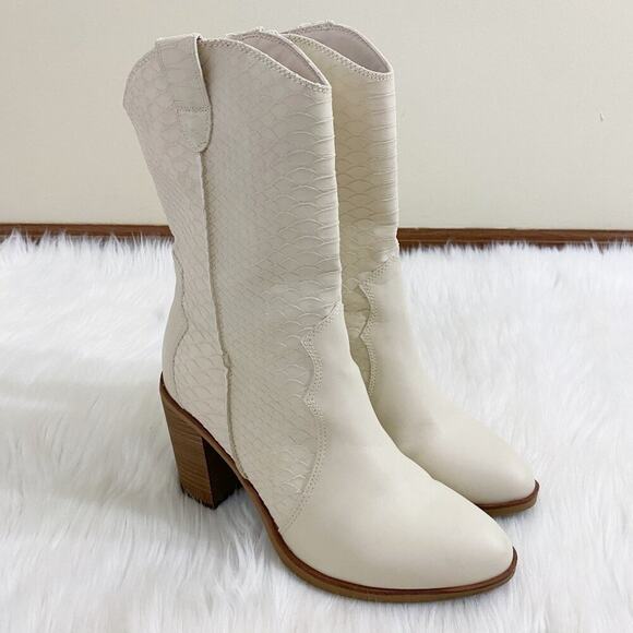 MIA Shoes - MIA Cream Faux Leather Western Boots Pull On Almond Toe Women's Size 8 EUC